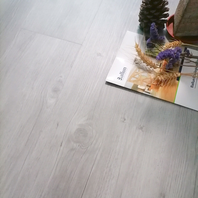 Customized Wood Grain Finish Vinyl Plank SPC Flooring for Transportation Industry